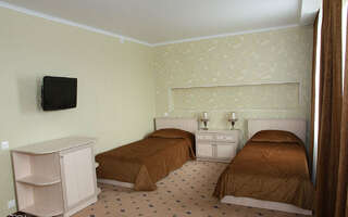 Апарт-отель Новый век Энгельс Классический четырехместный номер-2